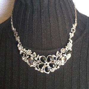 U&I statement necklace 20.5” silver tone & flowers